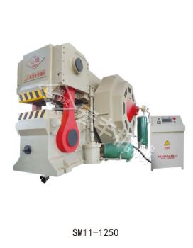 標(biāo)準(zhǔn)件專用沖床的應(yīng)用場(chǎng)景主要包括以下幾個(gè)方面： 螺栓、螺母、墊圈等標(biāo)準(zhǔn)件的生產(chǎn)：標(biāo)準(zhǔn)件專用沖床主要用于生產(chǎn)螺栓、螺母、墊圈等標(biāo)準(zhǔn)件。這些沖床通過模具對(duì)材料進(jìn)行沖壓加工，能夠準(zhǔn)確地生產(chǎn)出符合要求的標(biāo)準(zhǔn)化零件；